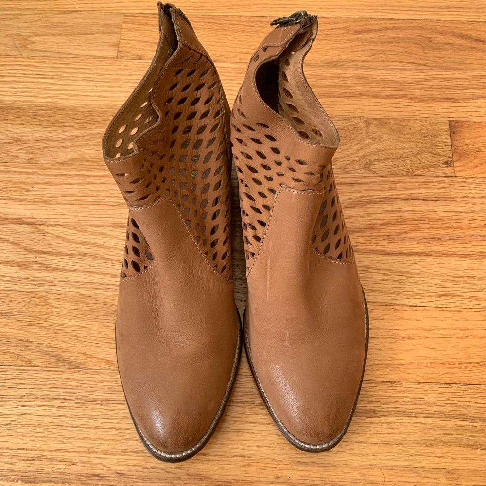 Seychelles Tan booties